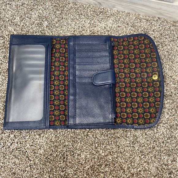 Liz Claiborne Navy Blue Trifold Snap Wallet - Picture 8 of 16